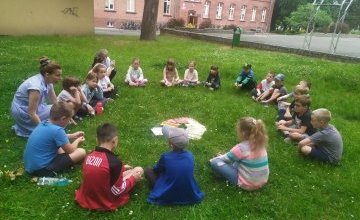 Piknik czytelniczy w klasie 1 B