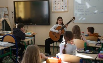 Lekcja muzyki na żywo w klasach 2