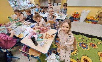 Kanapki w klasie 0 A – smaczna lekcja samodzielności.
