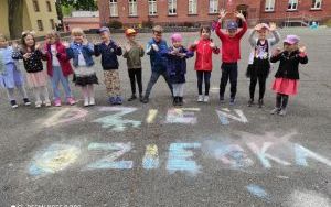 Uczniowie oddziału przedszkolnego 0 A świętują Dzień Dziecka (10)