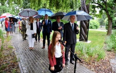 Zuzia Głodek, uczennica klasy 3 a śpiewająca podczas miejskich uroczystości. (3)