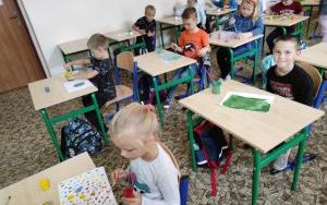 Uczniowie klasy 1 A świętują Międzynarodowy Dzień Kropki (6)