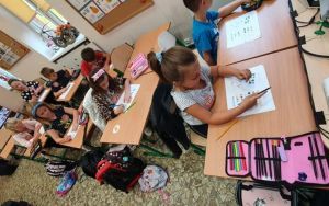 Uczniowie klasy 1 C świętują Międzynarodowy Dzień Kropki (6)