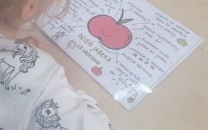 Dzieci ze świetlicy szkolnej nr 4 świętują światowy Dzień Jabłka (17)