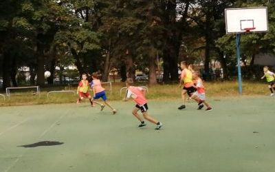 Uczniowie klas III i IV podczas turnieju  "Ze szkoły na stadion" (6)