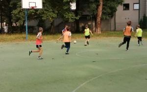 Uczniowie klas III i IV podczas turnieju  "Ze szkoły na stadion" (3)