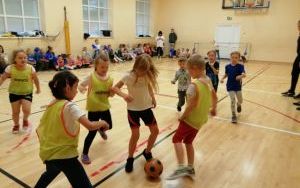 Uczniowie klas I i II podczas turnieju  "Ze szkoły na stadion" (5)