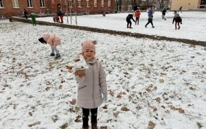 Zabawy na śniegu (10)