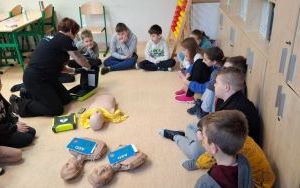 Warsztaty z udzielania pierwszej pomocy w klasie 3 c (4)