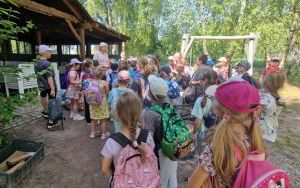 Wycieczka uczniów klas 1 do zakładu stolarskiego "Małe Korniki" (4)
