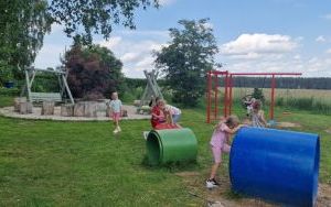 Wycieczka uczniów klas 1 do zakładu stolarskiego "Małe Korniki" (13)