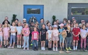 Wycieczka uczniów klas 1 do zakładu stolarskiego "Małe Korniki" (1)