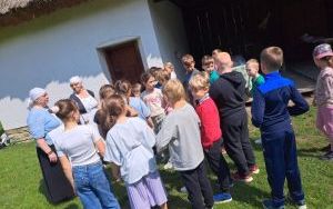 Wycieczka uczniów klasy 2 b i 3 a do Bierkowic (10)