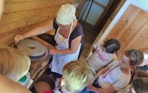 Wycieczka uczniów klasy 2 b i 3 a do Bierkowic (6)