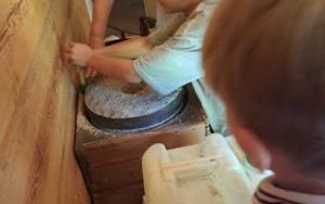 Wycieczka uczniów klasy 2 b i 3 a do Bierkowic (8)