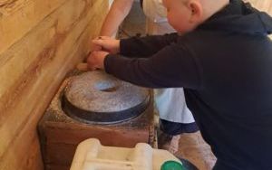 Wycieczka uczniów klasy 2 b i 3 a do Bierkowic (8)