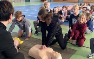praktyczne zajęcia z resuscytacji krążeniowo-oddechowej (14)