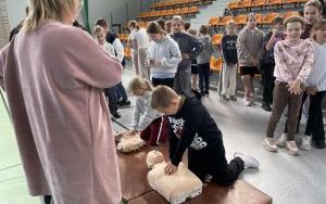 praktyczne zajęcia z resuscytacji krążeniowo-oddechowej (11)