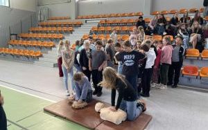 praktyczne zajęcia z resuscytacji krążeniowo-oddechowej (8)