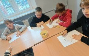  Uczniowie klasy 3 B na warsztatach z okazji Dnia Głośnego Czytania (5)