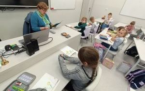 ,,Poczytaj mi Babciu, poczytaj mi Dziadku” w klasie 1b (4)