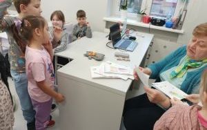 ,,Poczytaj mi Babciu, poczytaj mi Dziadku” w klasie 1b (2)