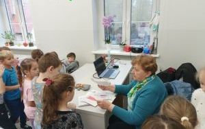 ,,Poczytaj mi Babciu, poczytaj mi Dziadku” w klasie 1b (1)