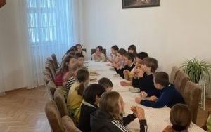 Uczniowie klasy 4 a na zajęciach kulinarnych (1)