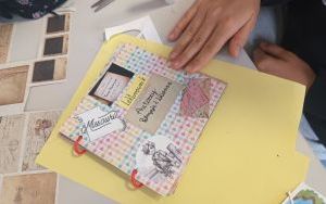 Uczniowie 6 a tworzą lekturownik pełen przygód Tomka Sawyera  (5)