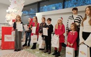 Laureaci w miejskim konkursie plastycznym" Śladami sań Świętego Mikołaja" (1)