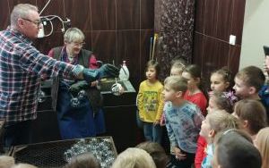  Wycieczka klasy 1 a do spółdzielczej fabryki bombek w Krośnicach (9)