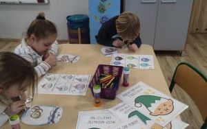 "Coraz bliżej święta ..." na zajęciach logopedycznych (6)