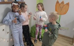 "Coraz bliżej święta ..." na zajęciach logopedycznych (14)