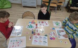 "Coraz bliżej święta ..." na zajęciach logopedycznych (6)