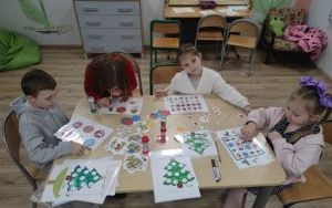 "Coraz bliżej święta ..." na zajęciach logopedycznych (4)