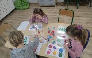 "Coraz bliżej święta ..." na zajęciach logopedycznych (2)