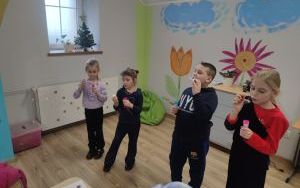 "Coraz bliżej święta ..." na zajęciach logopedycznych (3)