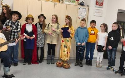 Uczniowie naszej Szkoły z wizytą w Dziennym Domu Senior+ w Oleśnicy (5)