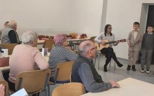 Uczniowie naszej Szkoły z wizytą w Dziennym Domu Senior+ w Oleśnicy (2)