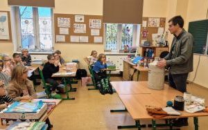 Zajęcia z ciekłym azotem w klasie 2 b i 4 c (14)