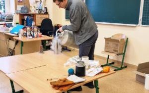 Zajęcia z ciekłym azotem w klasie 2 b i 4 c (13)