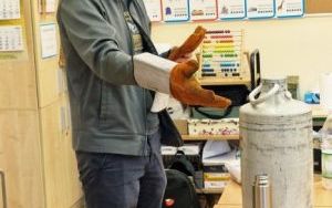 Zajęcia z ciekłym azotem w klasie 2 b i 4 c (8)