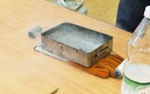 Zajęcia z ciekłym azotem w klasie 2 b i 4 c (6)