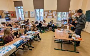 Zajęcia z ciekłym azotem w klasie 2 b i 4 c (13)