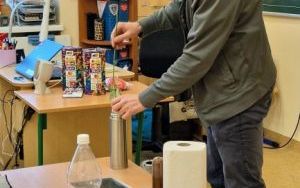 Zajęcia z ciekłym azotem w klasie 2 b i 4 c (11)