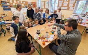 Zajęcia z ciekłym azotem w klasie 2 b i 4 c (13)