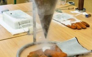 Zajęcia z ciekłym azotem w klasie 2 b i 4 c (11)