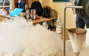 Zajęcia z ciekłym azotem w klasie 2 b i 4 c (8)