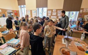 Zajęcia z ciekłym azotem w klasie 2 b i 4 c (6)