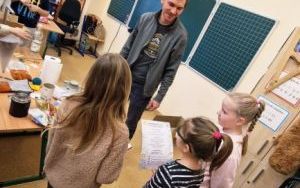 Zajęcia z ciekłym azotem w klasie 2 b i 4 c (7)